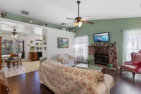 700 Las Colinas St, Tehachapi, CA 93561 photo 7