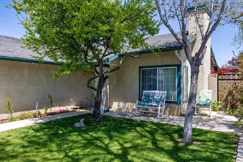 700 Las Colinas St, Tehachapi, CA 93561 photo 3