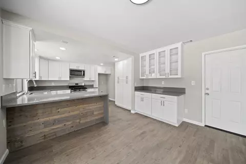 Kitchen - 39342 Frontier Circus St, Lake Los Angeles, CA 93591 photo 2 of 7