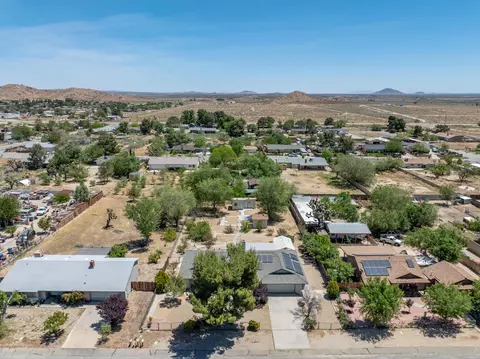 View/Area - 39342 Frontier Circus St, Lake Los Angeles, CA 93591 photo 9 of 10