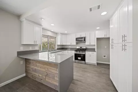 Kitchen - 39342 Frontier Circus St, Lake Los Angeles, CA 93591 photo 3 of 7