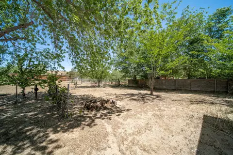 Exterior - 39342 Frontier Circus St, Lake Los Angeles, CA 93591 photo 6 of 23