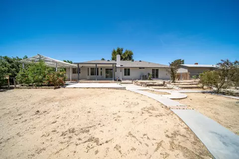 Exterior - 39342 Frontier Circus St, Lake Los Angeles, CA 93591 photo 11 of 23