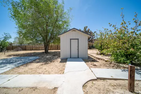 Exterior - 39342 Frontier Circus St, Lake Los Angeles, CA 93591 photo 9 of 23