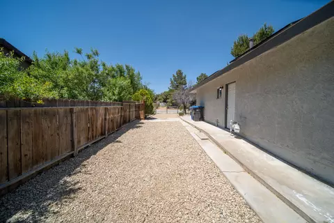 Exterior - 39342 Frontier Circus St, Lake Los Angeles, CA 93591 photo 20 of 23