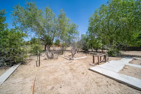Exterior - 39342 Frontier Circus St, Lake Los Angeles, CA 93591 photo 10 of 23