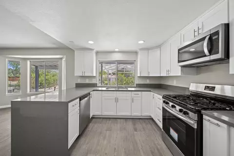 Kitchen - 39342 Frontier Circus St, Lake Los Angeles, CA 93591 photo 5 of 7