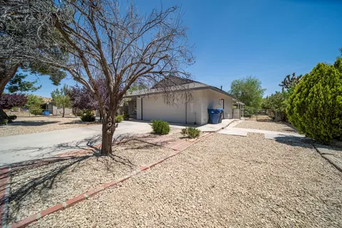 Exterior - 39342 Frontier Circus St, Lake Los Angeles, CA 93591 photo 3 of 23
