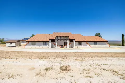 9532 Crest Rd, California City, CA 93505