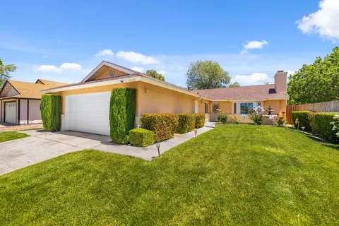 45864 York Pl, Lancaster, CA 93534