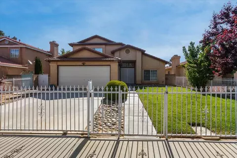 43938 Comstock Ave, Lancaster, CA 93535