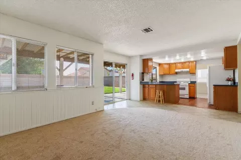 43938 Comstock Ave, Lancaster, CA 93535 photo 9