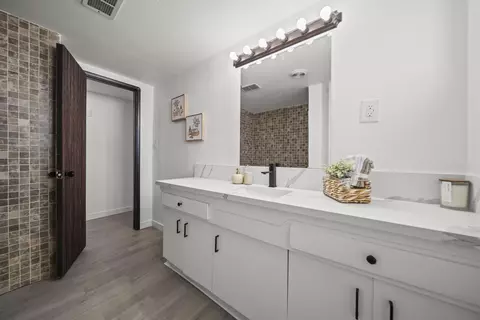 Bath - 38873 Sage Tree St, Palmdale, CA 93551 photo 6 of 9