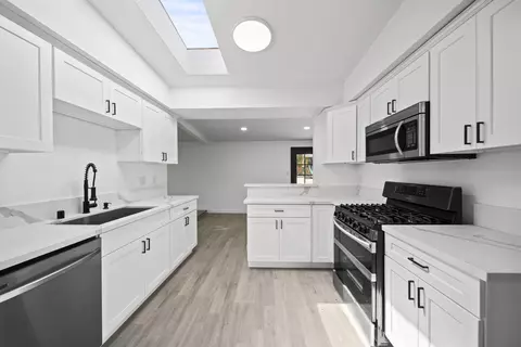 Kitchen - 38873 Sage Tree St, Palmdale, CA 93551 photo 4 of 13