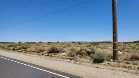 90 Th St E, Palmdale, CA 93591 photo 2