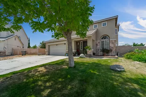 5724 Saint Laurent Dr, Palmdale, CA 93552