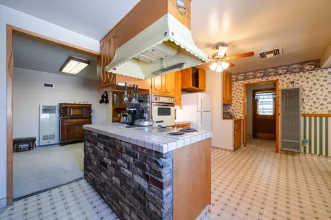 44101 Benald St, Lancaster, CA 93535 photo 8
