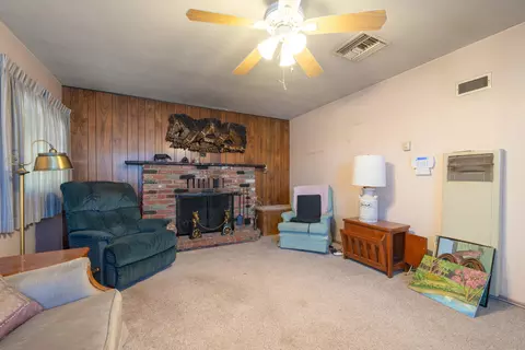 44101 Benald St, Lancaster, CA 93535 photo 6