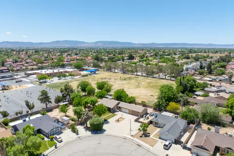 44101 Benald St, Lancaster, CA 93535 photo 32