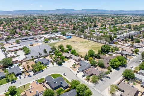 44101 Benald St, Lancaster, CA 93535 photo 37