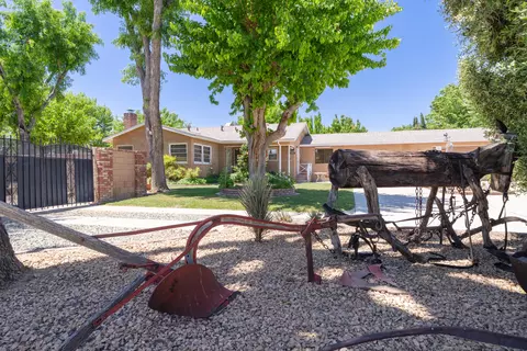 44101 Benald St, Lancaster, CA 93535 photo 2