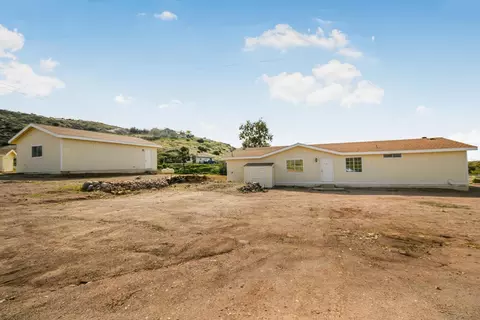 2006 Old Nadeau Rd, Palmdale, CA 93550