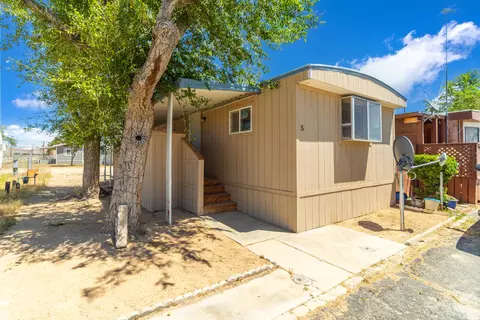 470 20th St #SPC 5, Rosamond, CA 93560
