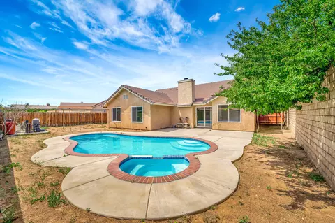 4060 Vancouver Ln, Quartz Hill, CA 93536