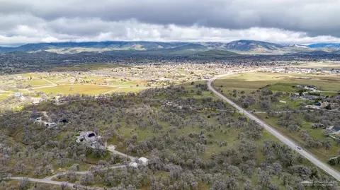 Vl 37717016, Tehachapi, CA 93561 photo 4