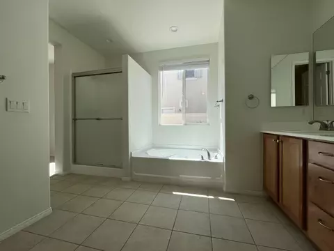 Bath - 6900 Buchet Dr, Palmdale, CA 93552 photo 4 of 5