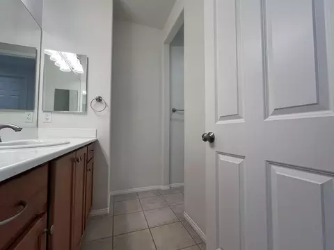 Bath - 6900 Buchet Dr, Palmdale, CA 93552 photo 1 of 5