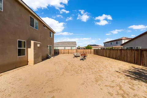 Exterior - 3640 Half Dome Ave, Rosamond, CA 93560 photo 4 of 4