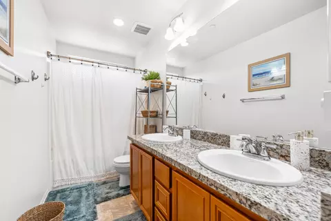 Bath - 3640 Half Dome Ave, Rosamond, CA 93560 photo 3 of 3