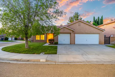 2825 Chaplin Dr, Lancaster, CA 93536