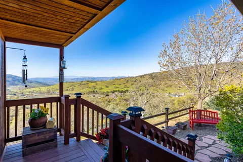 22396 Zurich Dr, Tehachapi, CA 93561 photo 5
