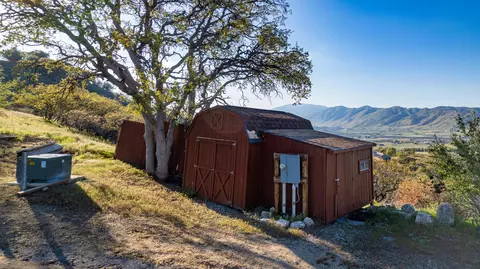 22396 Zurich Dr, Tehachapi, CA 93561 photo 60