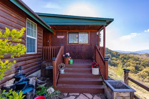 22396 Zurich Dr, Tehachapi, CA 93561 photo 3