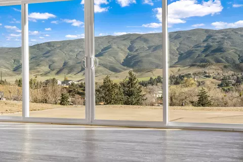 Living - 8817 Cache St, Leona Valley, CA 93551 photo 12 of 16