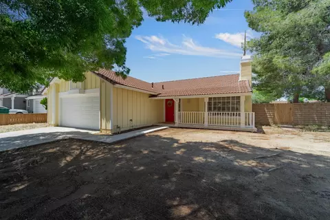 37483 Cambridge Ln, Palmdale, CA 93550