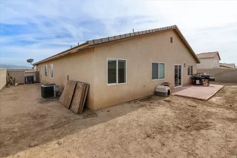 Exterior - 3665 Cobb Rd, Lancaster, CA 93535 photo 7 of 8