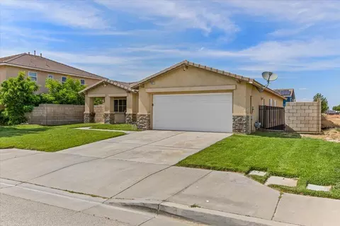 Exterior - 3665 Cobb Rd, Lancaster, CA 93535 photo 5 of 8