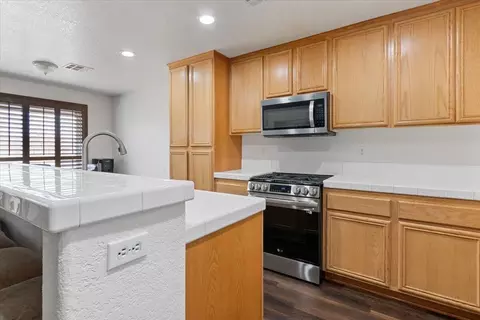 Kitchen - 3665 Cobb Rd, Lancaster, CA 93535 photo 2 of 4