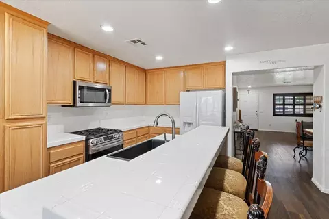 Kitchen - 3665 Cobb Rd, Lancaster, CA 93535 photo 3 of 4
