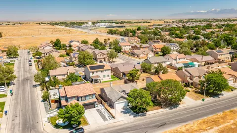 44034 27th St E, Lancaster, CA 93535