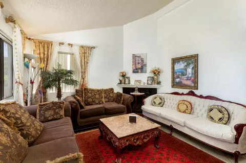 Living - 44454 15th St E #2, Lancaster, CA 93535 photo 2 of 3