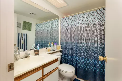 Bath - 44454 15th St E #2, Lancaster, CA 93535 photo 1 of 1