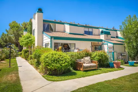 44454 15th St E #2, Lancaster, CA 93535