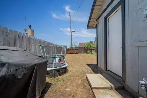 Exterior - 20413 El Porto Ct, Tehachapi, CA 93561 photo 7 of 9
