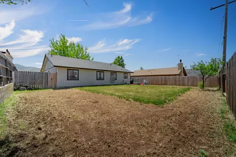 Exterior - 20413 El Porto Ct, Tehachapi, CA 93561 photo 3 of 9