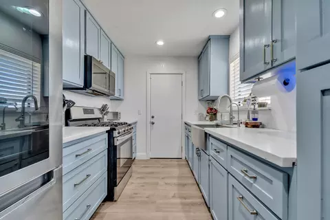 Kitchen - 20413 El Porto Ct, Tehachapi, CA 93561 photo 1 of 2